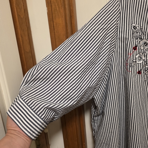 Blair Black and White Striped Shirt With Embroidered Flowers Size 3x - Picture 5 of 11